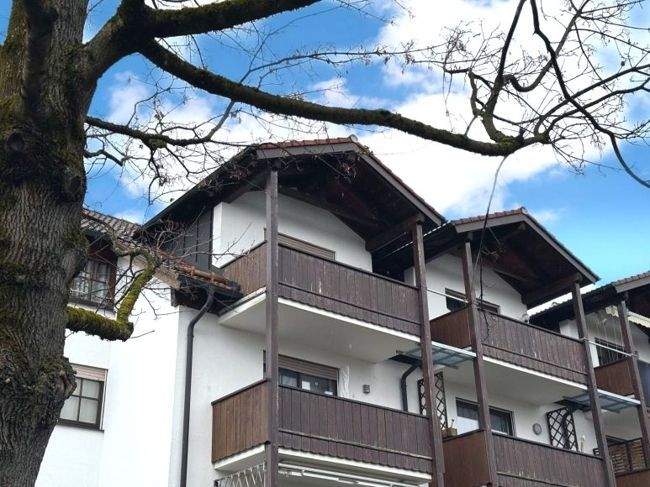 Weilheim - ruhig gelegene DG Wohnung mit Erker und Balkon 2 zimmer