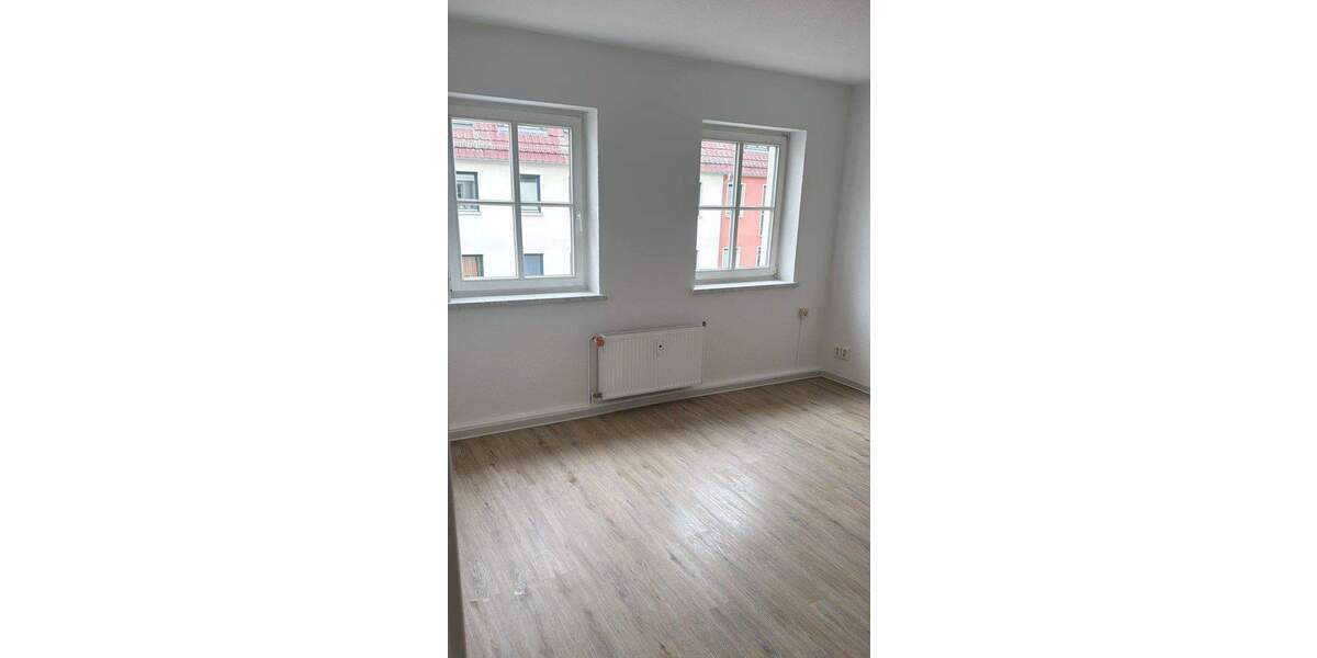 Direkt einziehen! Frisch renovierte kleine 3 Zimmer-Wohnung mit separater Küche und Tageslichtbad 3 zimmer