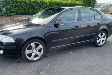 Skoda Octavia 286.800 km 1.900 &euro; Wiesbaden 65199