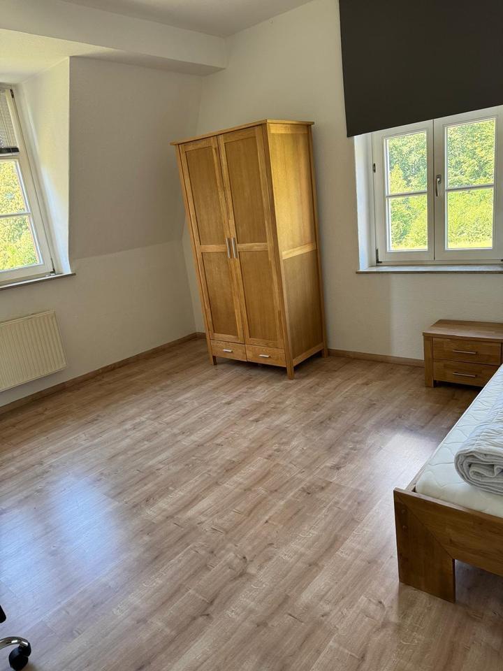 2 Zimmer in 3-er WG ab sofort frei,inkl. Internet, Strom, Heizung