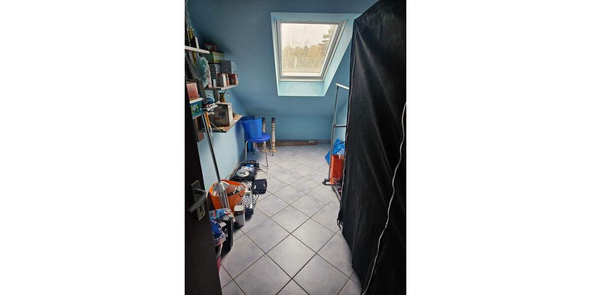 RESERVIERT - Sackgassenlage in Wiebelskirchen: 2,5 Zimmer Dachgeschoss Wohnung mit PKW Stellplatz 2 zimmer