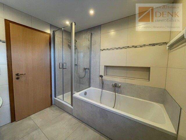 Familienglück garantiert - Großzügige 5-Zimmer- Wohnung mit Balkon in Buchbrunn 5 zimmer