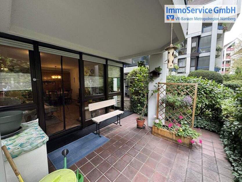 Charmante 2,5 Zimmer Wohnung mit zwei Terrassen und Tiefgaragenstellplatz 2 zimmer