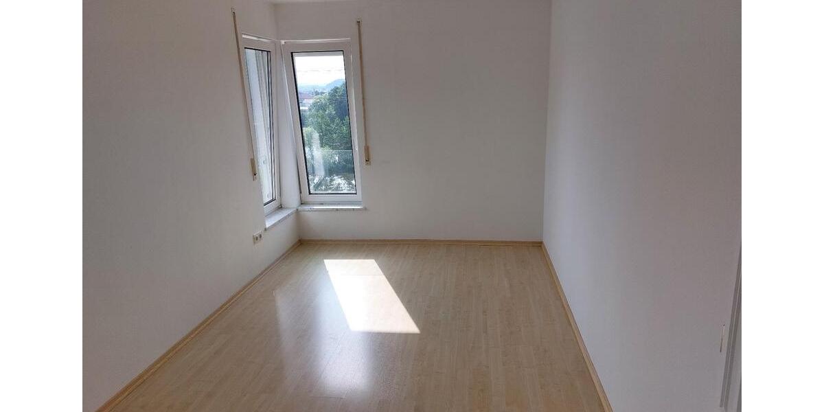 Idyllisches Wohnen am Waldrand mit Blick über Schwandorf und Naab 5 zimmer