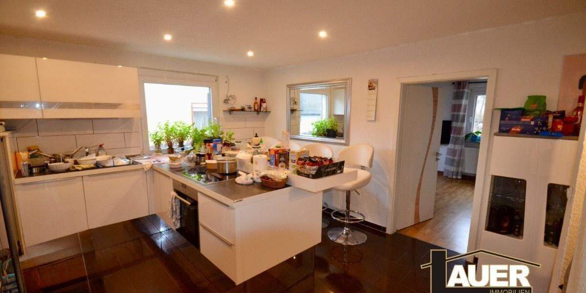 Doppelhaushälfte mit großem Garten in Saabrücken zu Verkaufen. 6 zimmer