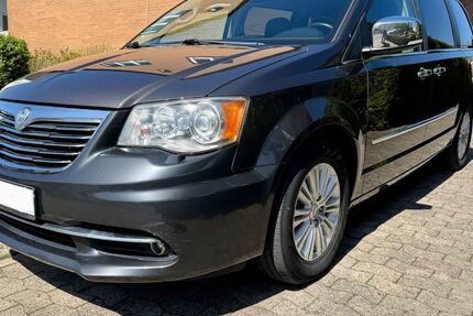 Lancia Voyager 247.000 km 7.989 &euro; Harsum 31177
