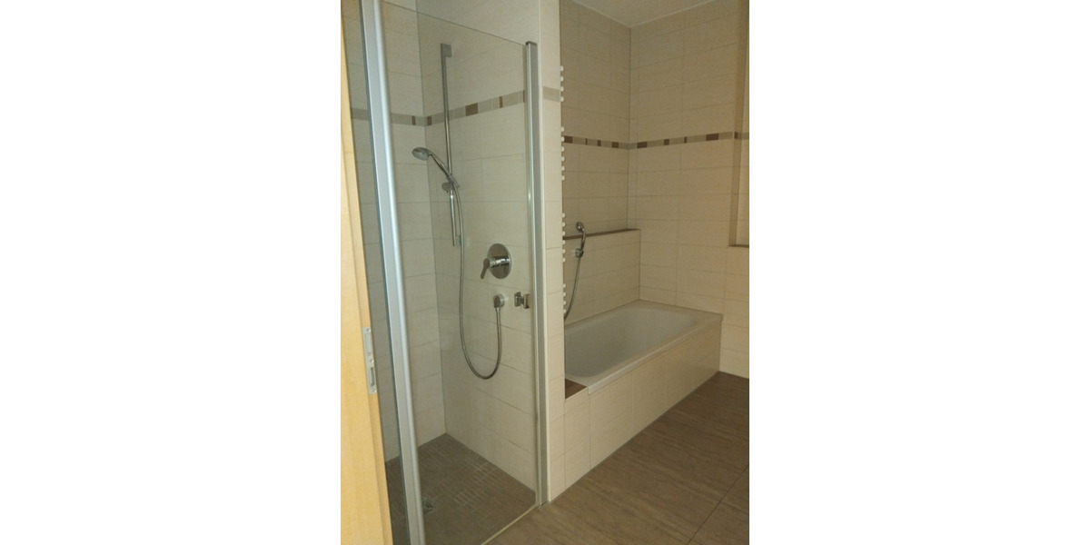 Komfortable und barrierefreie 2,5 Zimmer Penthouse-WHG mit EBK und TG-Stellplatz zu vermieten! 2 zimmer