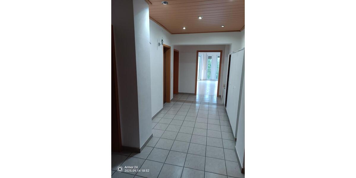 Etagenwohnung Baunatal - 4 Zimmer, 126 m&sup2;, 1.250&euro; | Angebot:26326802