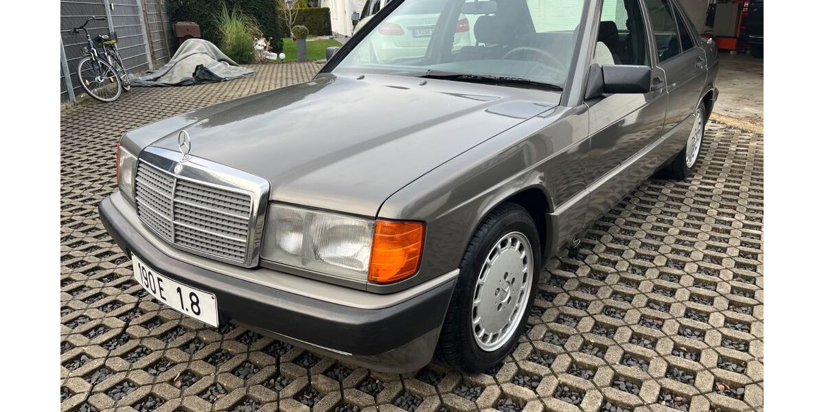 Mercedes-Benz 190 166.000 km 8.450 &euro; Krefeld 47809
