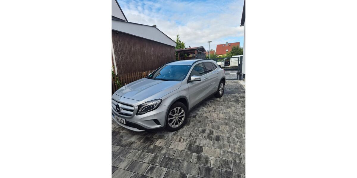 Mercedes-Benz CLA 200 142.000 km 12.500 &euro; Niederwiesa 09577
