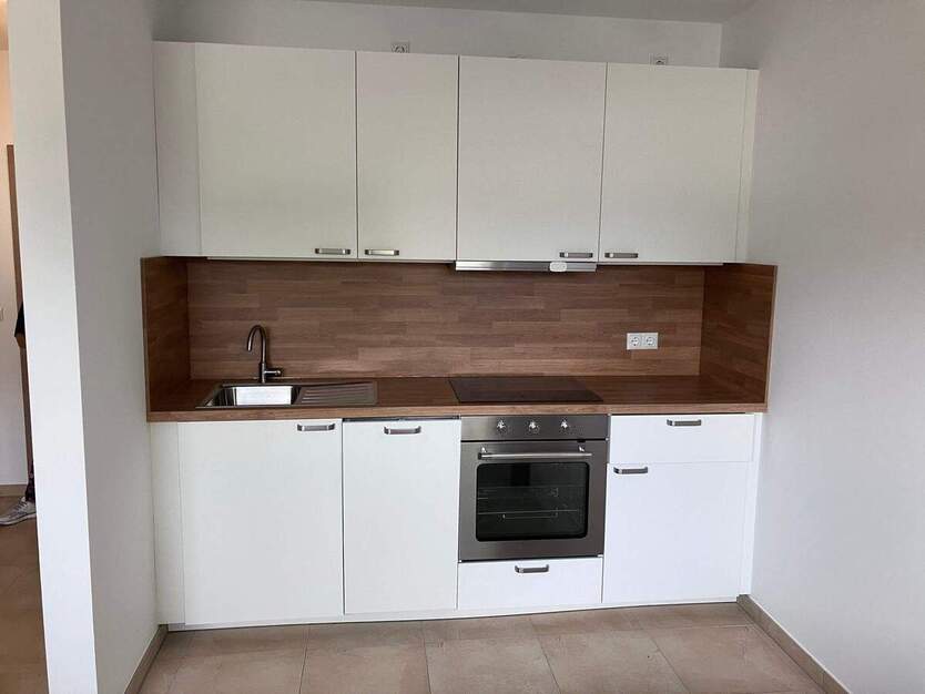 ERSTBEZUG! - 2-ZW mit separatem Eingang - offener Kochbereich mit Einbauküche - 91056 Erlangen-Hüttendorf 2 zimmer