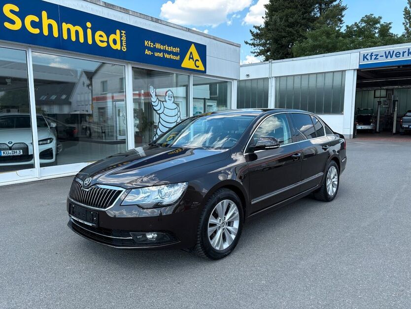 Skoda Superb 141.662 km 11.990 € Kulmbach / Melkendorf 95326
