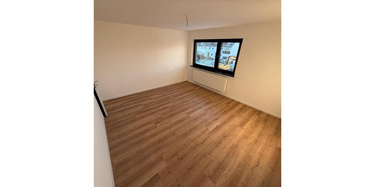 Erstbezug nach Kernsanierung: 4-Zimmer Ergeschosswohnung 4 zimmer