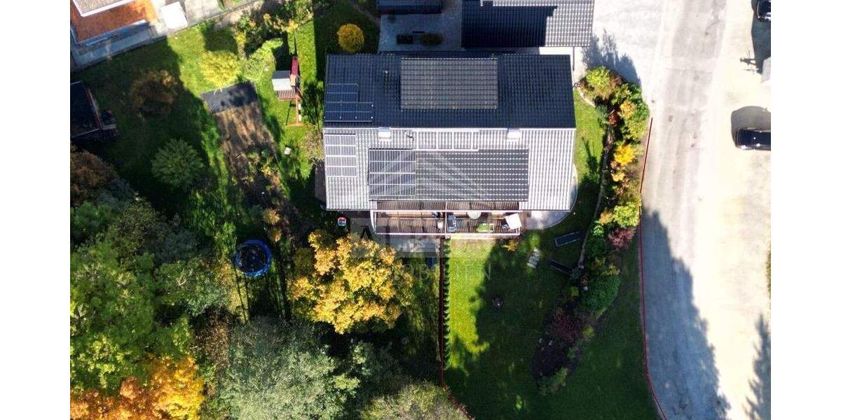 *VERKAUFT* Modernes Blockhaus-Idyllisch gelegene Doppelhaushälfte mit Büroräumen & Traumgarten 6 zimmer