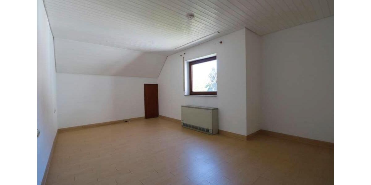 Dachgeschoßwohnung Kirchheim unter Teck - 2.5 Zimmer, 74 m&sup2;, 830&euro; | Angebot:26316441