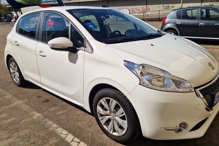 Peugeot 208 92.000 km 4.900 &euro; Völklingen 66333