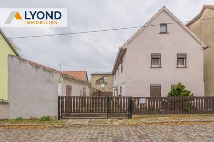 Sanierungsbedürftiges Fachwerkhaus mit großem Anbau, Garten und Pool in einem Ortsteil von Lützen 7 zimmer