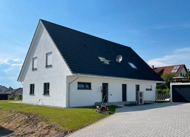 Doppelhaushälfte Hohenroth - 4.5 Zimmer, 122 m&sup2;, 1.195&euro; | Angebot:24631592