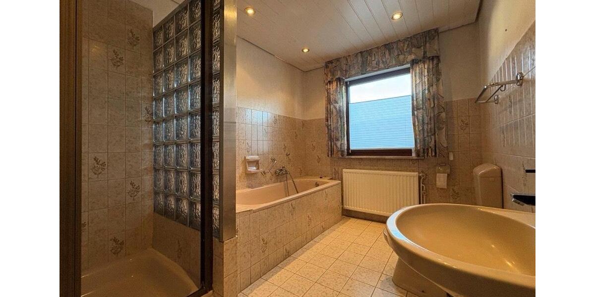 Einfamilienhaus Extertal - 9 Zimmer, 220 m&sup2;, 364.000&euro; | Angebot:26889274