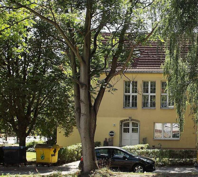 Wohnung zum Mieten in Wolfen 281,60 € 35.2 m²
