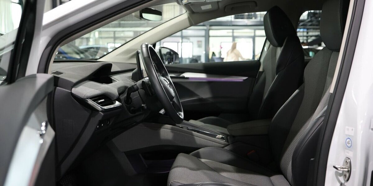 Skoda Enyaq IV 80 LOFT SPORT WHITE / WÄRMEPUMPE / 63.000 km 29.991 &euro; Hamm 59077