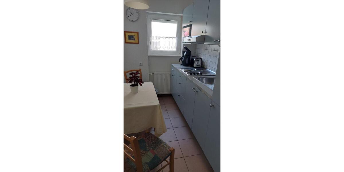 1-Zimmer-Wohnung 40m² möbliert, Balkon, zentrale Lage 1 zimmer