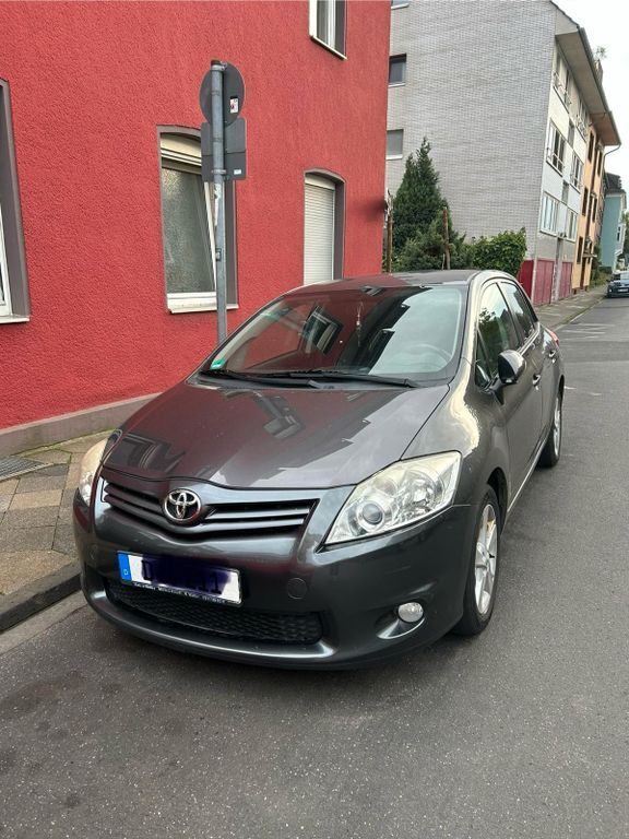 Toyota Auris 152.000 km 4.900 € Ratingen 40882