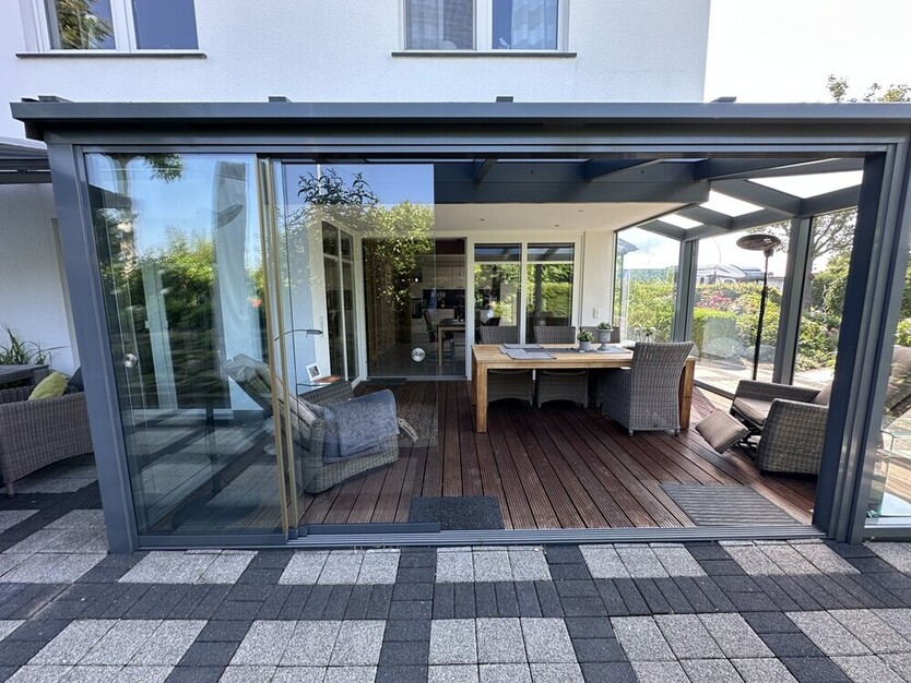 Großzügiges Wohnen und Arbeiten vereint Einfamilienwohnhaus mit Gewerbeeinheit!