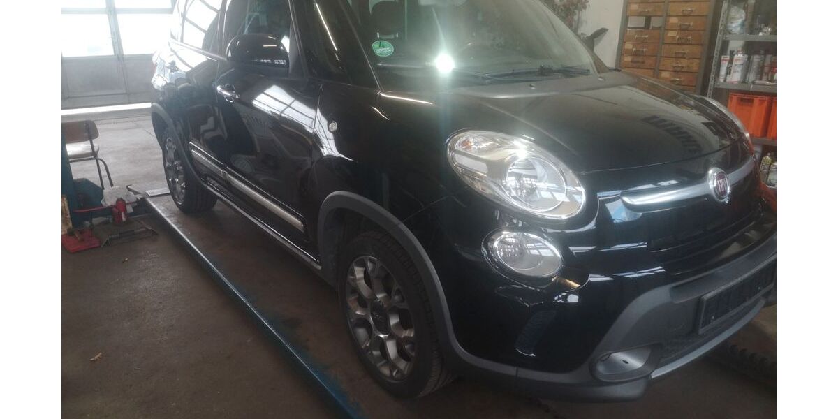 Fiat 500L Trekking 161.948 km 6.900 &euro; Golßen 15938