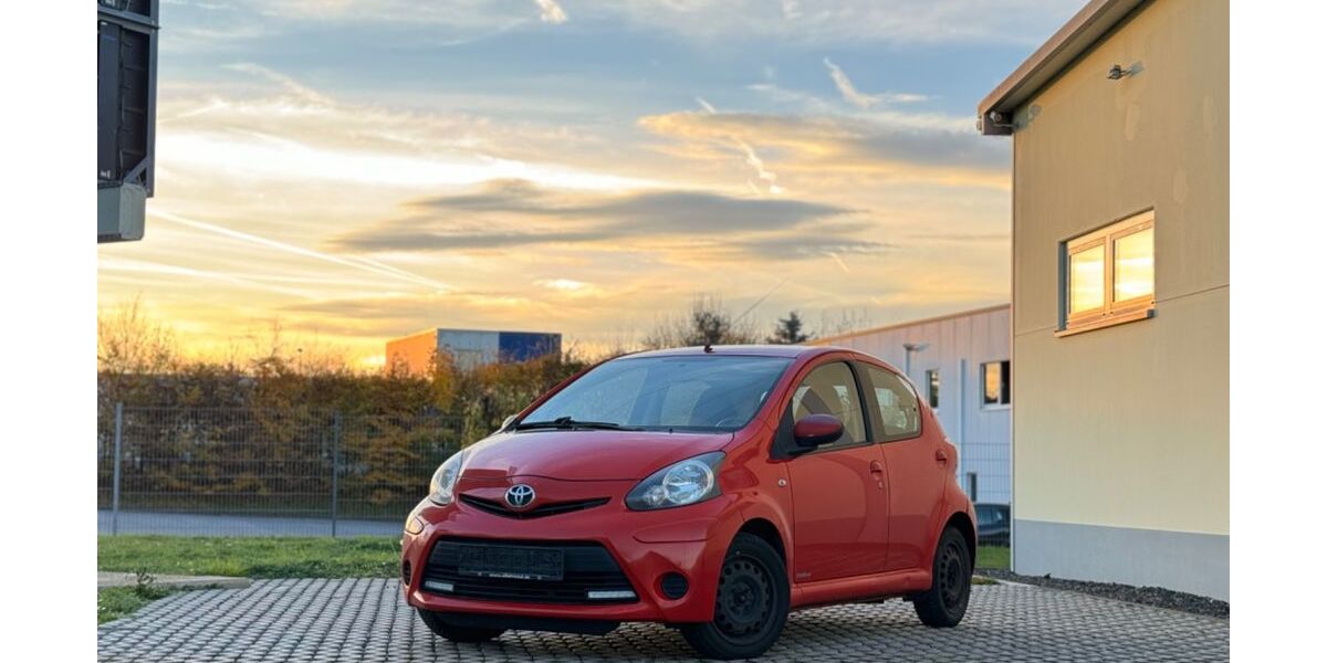 Toyota Aygo (X) 185.000 km 2.499 &euro; Eschweiler 52249