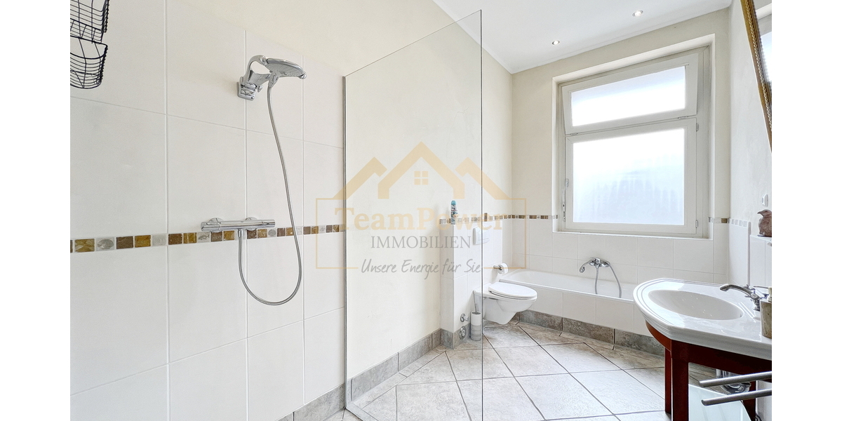 Exklusives Wohnen zentral inkl. Garage und 30m² Dachterrasse !!! - Einfamilienhaus Elmshorn | Angebot:25365837