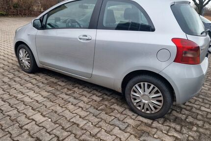 Toyota Yaris 152.000 km 3.000 &euro; pocking 94060