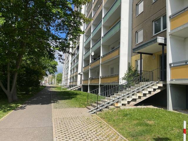 Etagenwohnung Zwickau Neuplanitz - 4 Zimmer, 75 m&sup2;, 450&euro; | Angebot:26643750