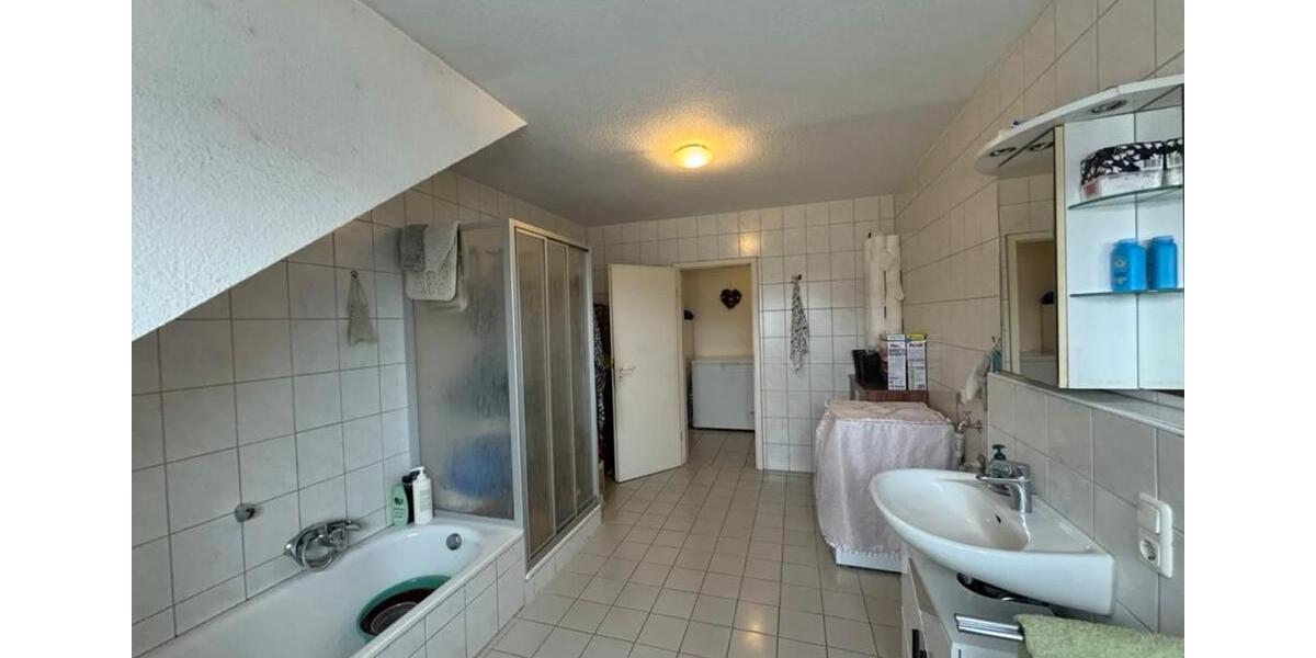 Dachgeschoßwohnung Gau-Bickelheim Bickelheim - 5 Zimmer, 125 m&sup2;, 250.000&euro; | Angebot:25989661