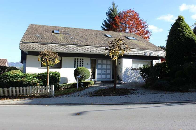 Haus zum Kaufen in Schmallenberg 460.000 € 280.06 m²