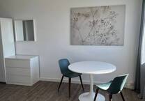 Business-Wohnen - Neu und sehr geschmackvoll möbliertes 1 Zimmer-Appartement im 7. OG mit Aufzug, Außenstellplatz oder TG-Stellplatz optional