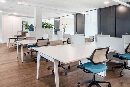 Ausgezeichnet angebundener Premium-Standort direkt am Wasser - All-in-Miete zimmer