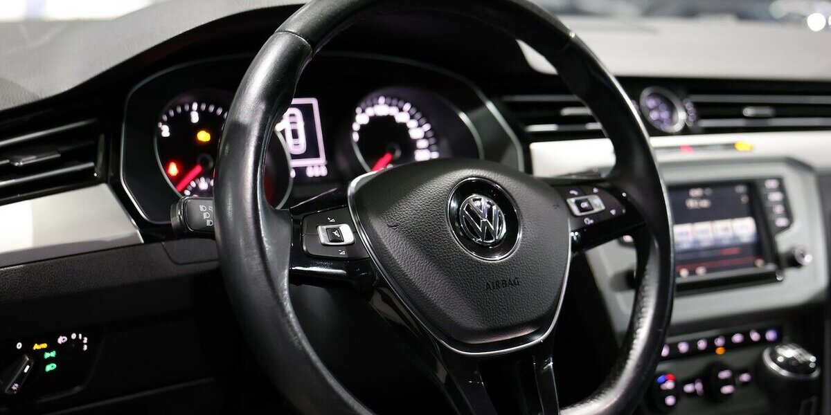 VW Passat 1.6 TDI Comfortline WHITE / MASSAGE+SHZ 176.000 km 11.111 &euro; Hamm 59077