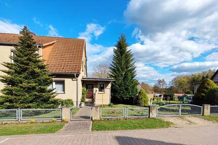Doppelhaushälfte in Borkow mit Seezugang und Garten