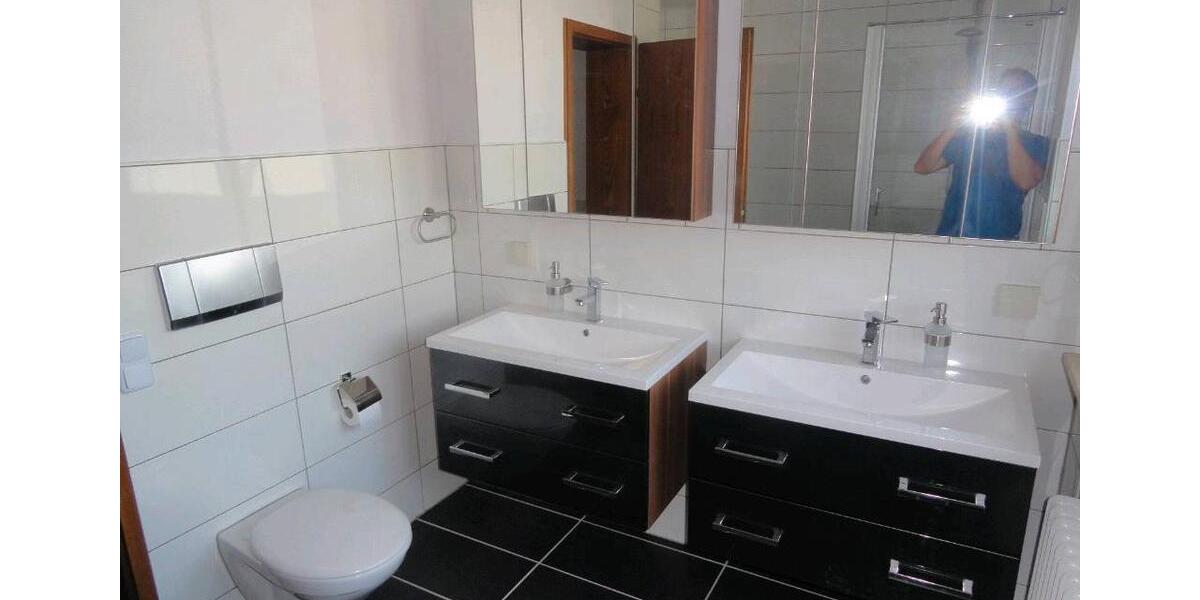 Doppelhaushälfte Tauberbischofsheim - 8 Zimmer, 170 m&sup2;, 1.500&euro; | Angebot:26089087