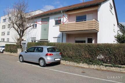 Großzügige 3,5 Zimmer-Wohnung mit EBK, Balkon und Außenstellplatz zu vermieten