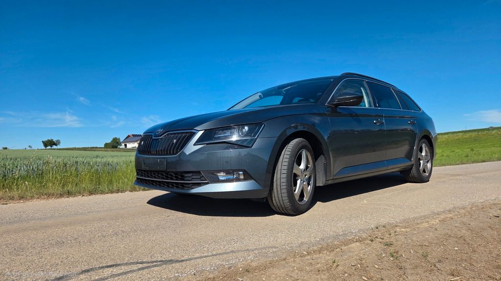 Skoda Superb 181.000 km 14.399 &euro; Bad Feilnbach 83075