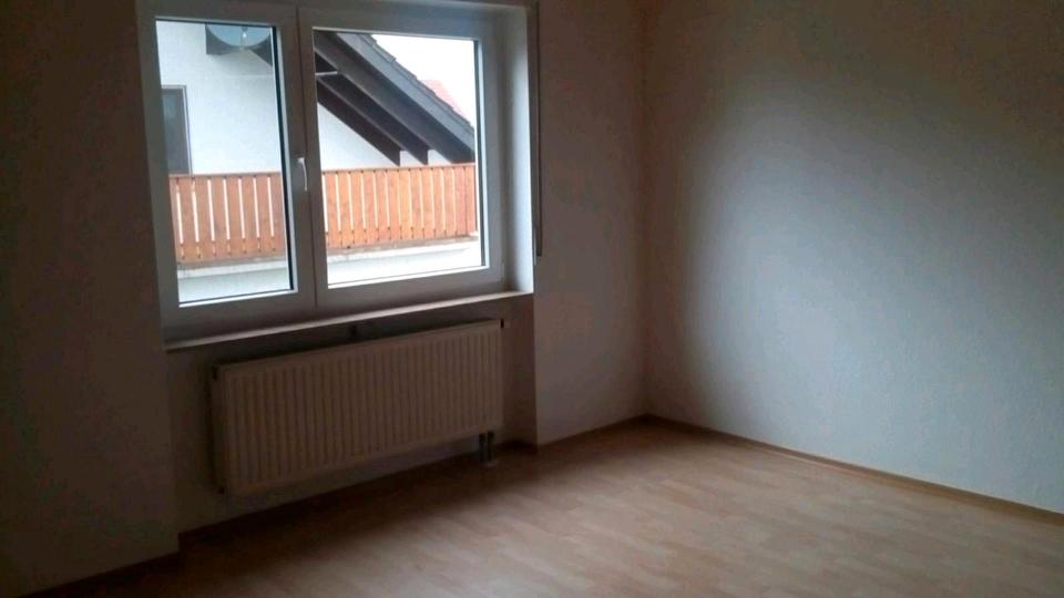 Etagenwohnung Prosselsheim - 4 Zimmer, 120 m&sup2;, 700&euro; | Angebot:26211442