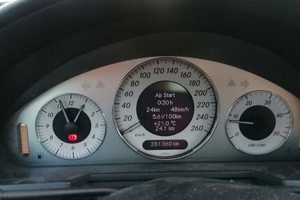 Mercedes-Benz E 220 282.752 km 4.999 &euro; Neukieritzsch 04574