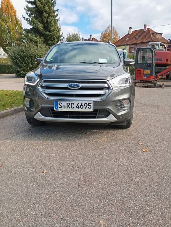 Ford Kuga 140.000 km 12.900 € Stuttgart 70437