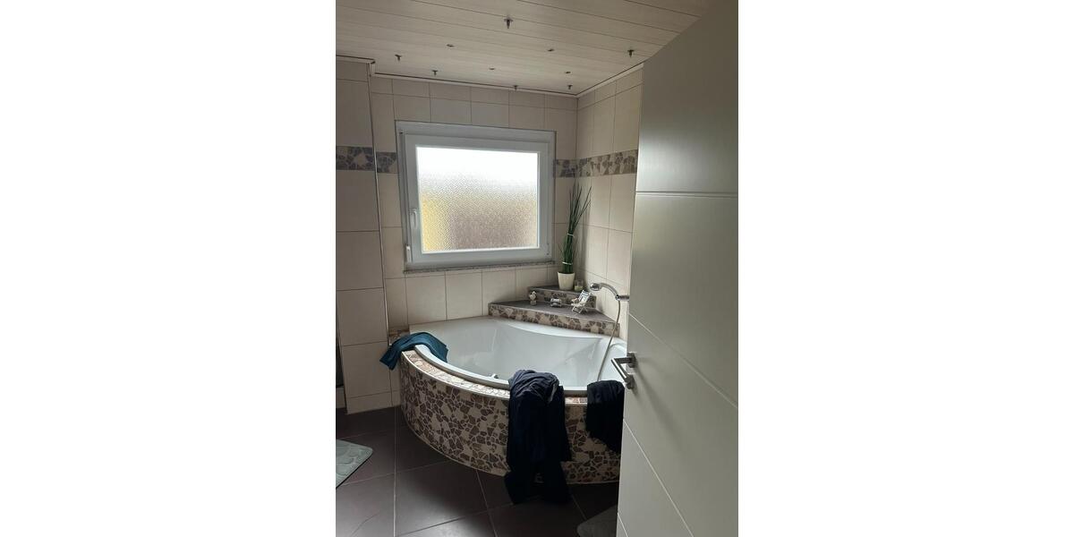 Eigentumswohnung 4+2 Zimmer mit Gartenanteil 6 zimmer