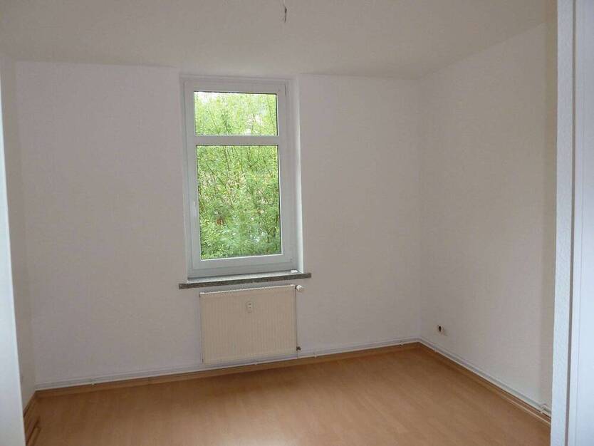 Schöne sonnige 3 Raum mit Balkon und Blick in ruhiger Lage von Freital