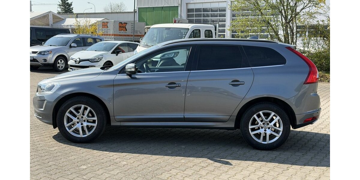 Volvo XC60 Momentum AWD / SitzH / Panorama 104.000 km 20.490 &euro; Donauwörth 86609