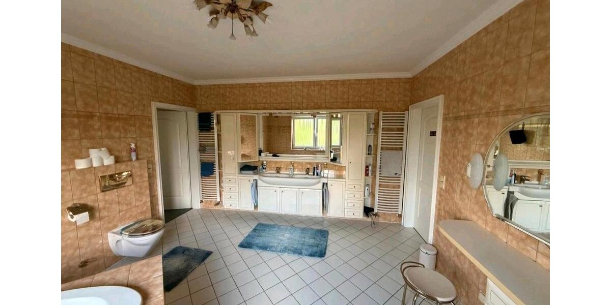 Villa Eschwege - 8 Zimmer, 300 m&sup2;, 675.000&euro; | Angebot:26404791