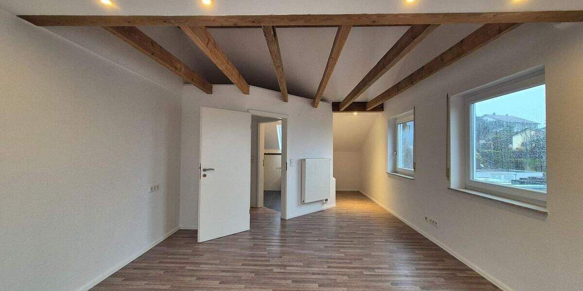 Etagenwohnung Pfullingen - 4 Zimmer, 99 m&sup2;, 1.100&euro; | Angebot:25374540